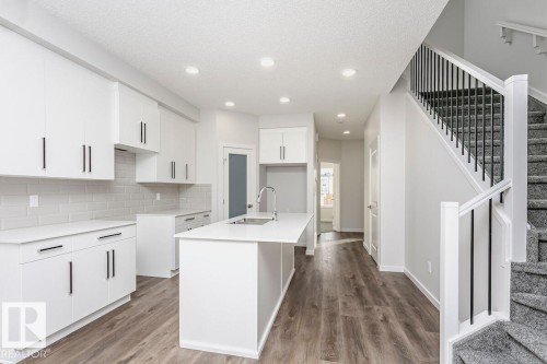 2907 64 Street, Edmonton, AB - Indoor Photo Showing Kitchen With Upgraded Kitchen