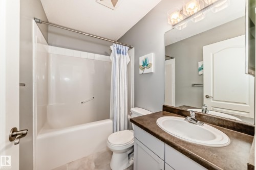4823 147 Avenue, Edmonton, AB - Indoor Photo Showing Bathroom