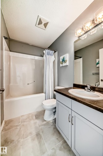 4823 147 Avenue, Edmonton, AB - Indoor Photo Showing Bathroom