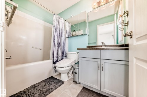 4823 147 Avenue, Edmonton, AB - Indoor Photo Showing Bathroom