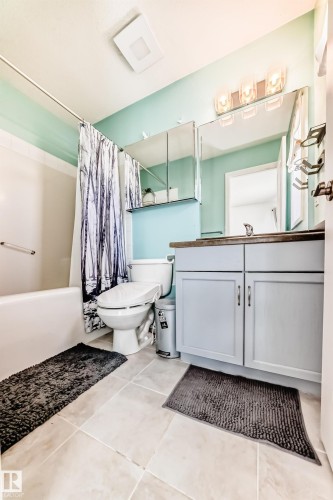 4823 147 Avenue, Edmonton, AB - Indoor Photo Showing Bathroom