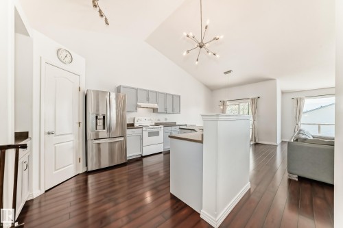 4823 147 Avenue, Edmonton, AB - Indoor Photo Showing Kitchen