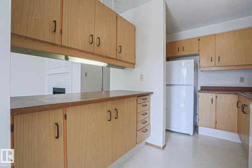 101 60 Alpine Place, St. Albert, AB - Indoor Photo Showing Kitchen