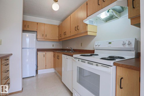 101 60 Alpine Place, St. Albert, AB - Indoor Photo Showing Kitchen