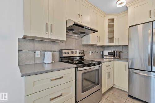 10813 66 Avenue, Edmonton, AB - Indoor Photo Showing Kitchen