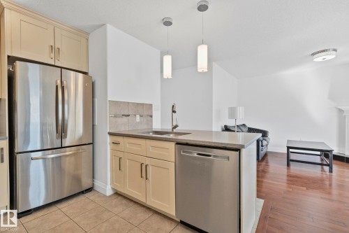 10813 66 Avenue, Edmonton, AB - Indoor Photo Showing Kitchen