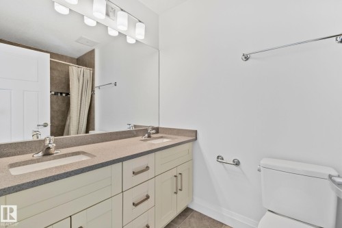 10813 66 Avenue, Edmonton, AB - Indoor Photo Showing Bathroom