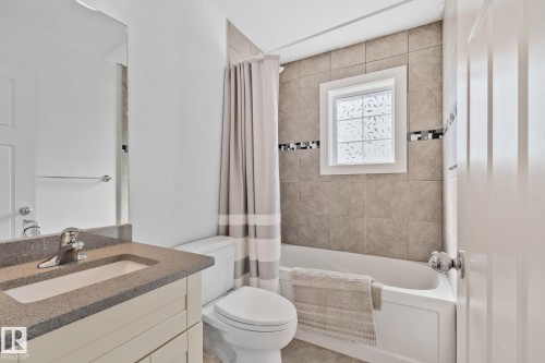 10813 66 Avenue, Edmonton, AB - Indoor Photo Showing Bathroom