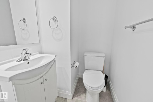 10813 66 Avenue, Edmonton, AB - Indoor Photo Showing Bathroom