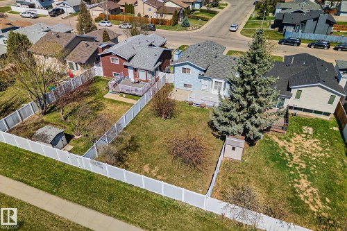 Expansive fenced yard with mature trees and green space - 18903 70 Avenue, Edmonton, AB - Outdoor