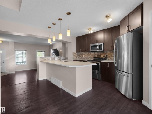 7766 Eifert Crescent, Edmonton, AB - Indoor Photo Showing Kitchen With Upgraded Kitchen
