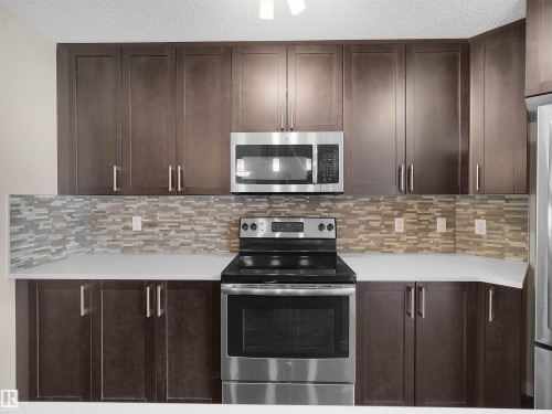 7766 Eifert Crescent, Edmonton, AB - Indoor Photo Showing Kitchen With Upgraded Kitchen