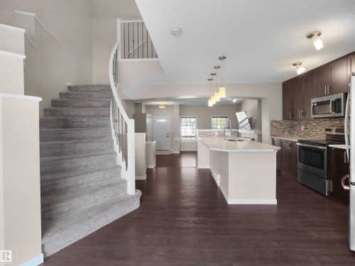 7766 Eifert Crescent, Edmonton, AB - Indoor Photo Showing Kitchen With Upgraded Kitchen
