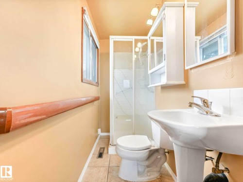 9735 155 Street, Edmonton, AB - Indoor Photo Showing Bathroom