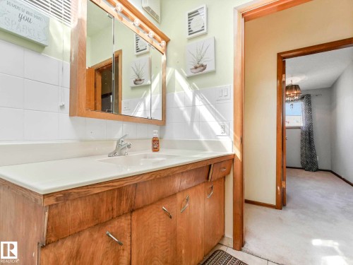 9735 155 Street, Edmonton, AB - Indoor Photo Showing Bathroom