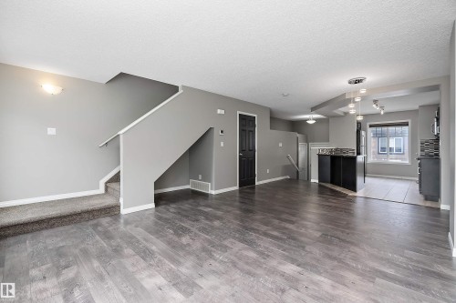 90 3305 Orchards Link Link, Edmonton, AB - Indoor