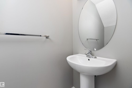 90 3305 Orchards Link Link, Edmonton, AB - Indoor Photo Showing Bathroom