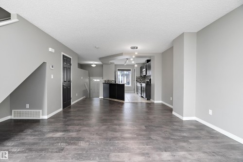 90 3305 Orchards Link Link, Edmonton, AB - Indoor