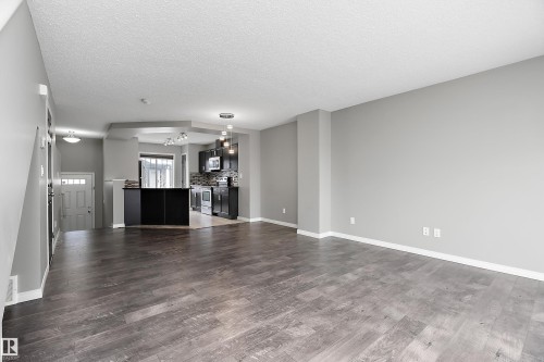 90 3305 Orchards Link Link, Edmonton, AB - Indoor Photo Showing Living Room