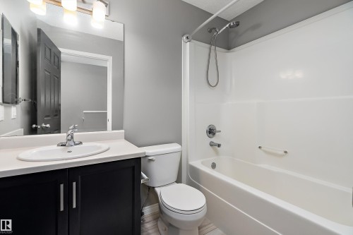90 3305 Orchards Link Link, Edmonton, AB - Indoor Photo Showing Bathroom