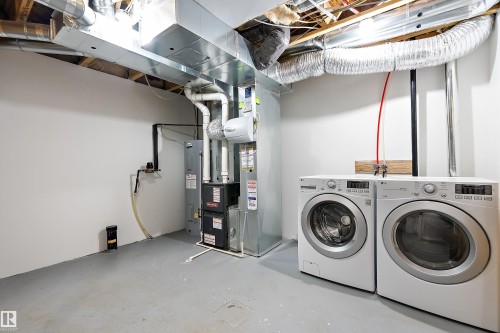 90 3305 Orchards Link Link, Edmonton, AB - Indoor Photo Showing Laundry Room