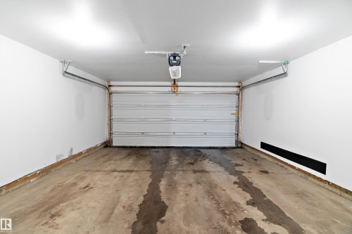90 3305 Orchards Link Link, Edmonton, AB - Indoor Photo Showing Garage