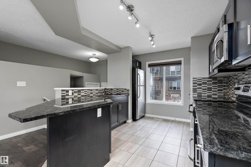 90 3305 Orchards Link Link, Edmonton, AB - Indoor Photo Showing Kitchen