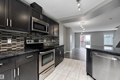 90 3305 Orchards Link Link, Edmonton, AB - Indoor Photo Showing Kitchen With Stainless Steel Kitchen With Upgraded Kitchen