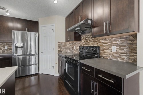 2534 Coughlan Road, Edmonton, AB - Indoor Photo Showing Kitchen With Upgraded Kitchen