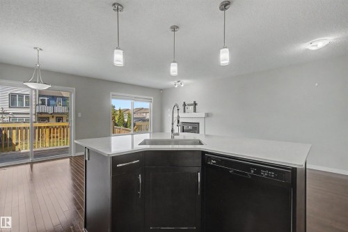 2534 Coughlan Road, Edmonton, AB - Indoor Photo Showing Kitchen