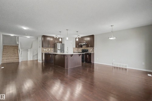 2534 Coughlan Road, Edmonton, AB - Indoor Photo Showing Kitchen With Upgraded Kitchen
