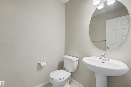 2534 Coughlan Road, Edmonton, AB - Indoor Photo Showing Bathroom