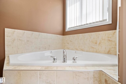 2332 Rutherford Way, Edmonton, AB - Indoor Photo Showing Bathroom