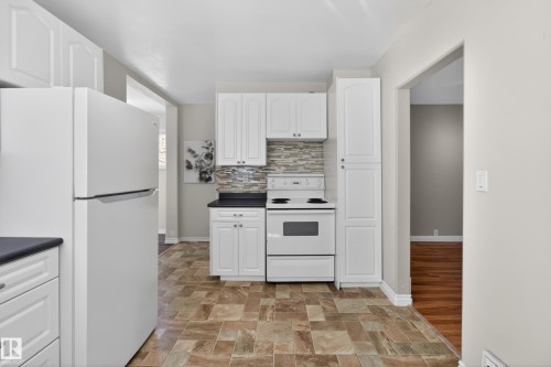 5409 49 Ave, Camrose, AB - Indoor Photo Showing Kitchen