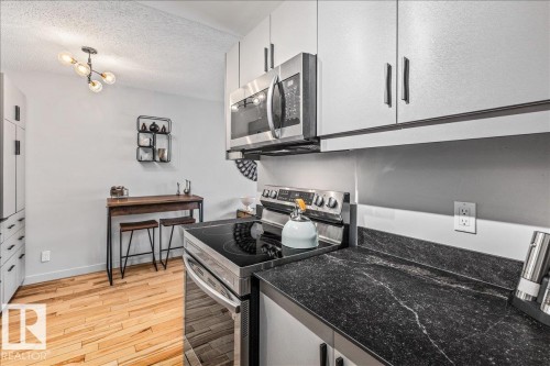 14222 91 Avenue, Edmonton, AB - Indoor Photo Showing Kitchen
