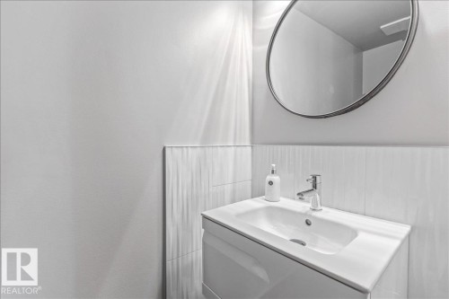 14222 91 Avenue, Edmonton, AB - Indoor Photo Showing Bathroom