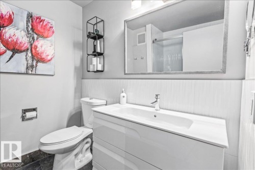 14222 91 Avenue, Edmonton, AB - Indoor Photo Showing Bathroom
