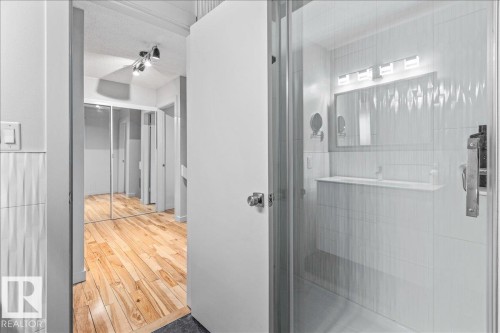14222 91 Avenue, Edmonton, AB - Indoor Photo Showing Bathroom