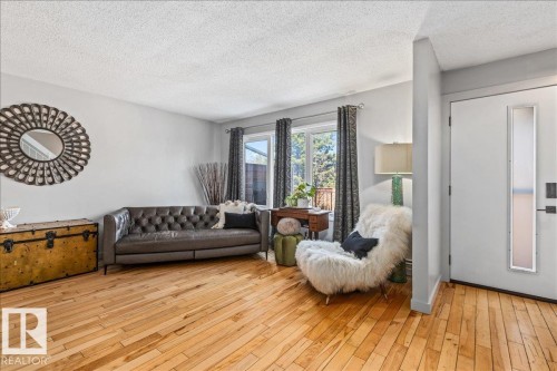 14222 91 Avenue, Edmonton, AB - Indoor Photo Showing Living Room