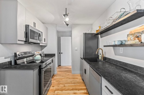 14222 91 Avenue, Edmonton, AB - Indoor Photo Showing Kitchen With Upgraded Kitchen