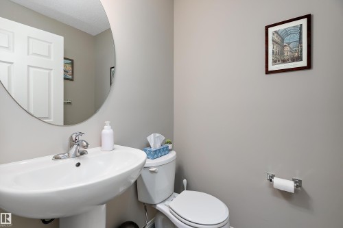 8324 23 Avenue, Edmonton, AB - Indoor Photo Showing Bathroom