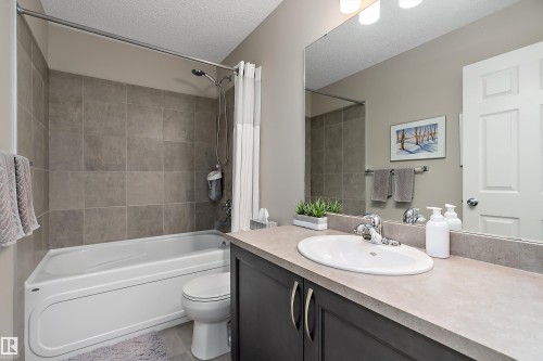 8324 23 Avenue, Edmonton, AB - Indoor Photo Showing Bathroom