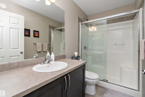 8324 23 Avenue, Edmonton, AB - Indoor Photo Showing Bathroom