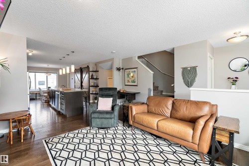 8324 23 Avenue, Edmonton, AB - Indoor Photo Showing Living Room