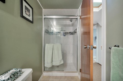 14261 30 Street, Edmonton, AB - Indoor Photo Showing Bathroom