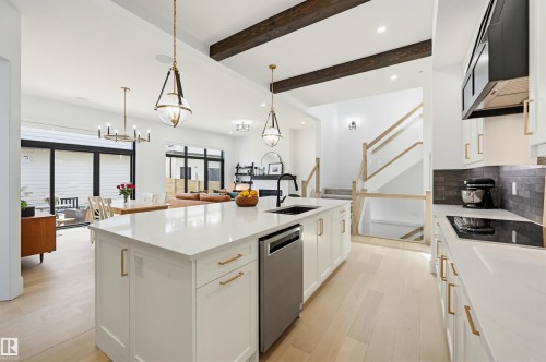8723 138 Street, Edmonton, AB - Indoor Photo Showing Kitchen With Upgraded Kitchen