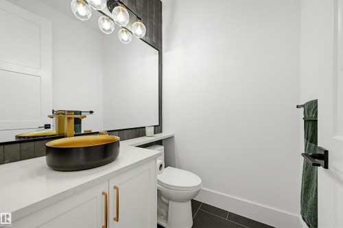 8723 138 Street, Edmonton, AB - Indoor Photo Showing Bathroom