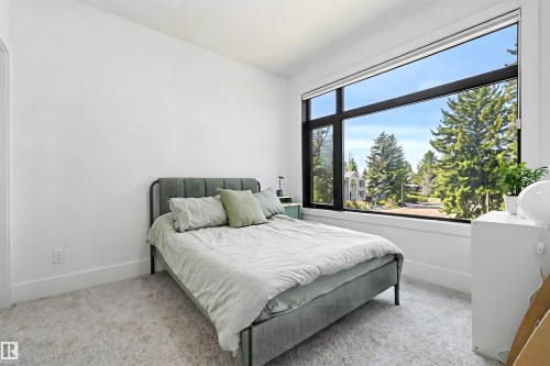 8723 138 Street, Edmonton, AB - Indoor Photo Showing Bedroom