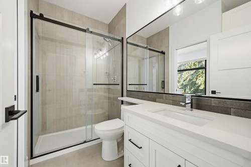 8723 138 Street, Edmonton, AB - Indoor Photo Showing Bathroom
