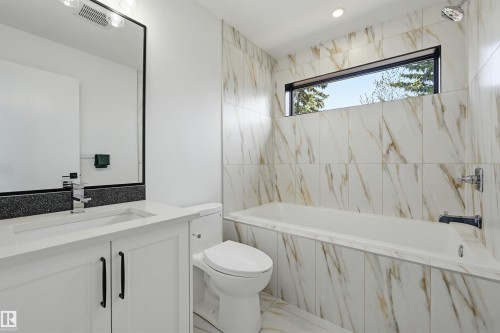 in garage suite - 8723 138 Street, Edmonton, AB - Indoor Photo Showing Bathroom
